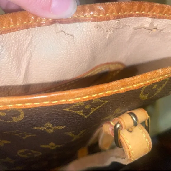 Authentic Louis Vuitton GM Bucket Bag 🥳 - Picture 6 of 15